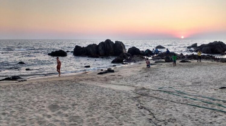 Sunny Arambol - Photo3