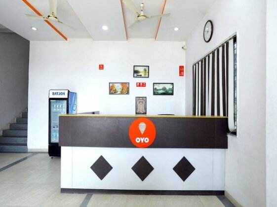 OYO 12810 Hotel Iris - Photo3