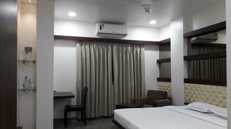 OYO 7057 Global Inn - Photo4
