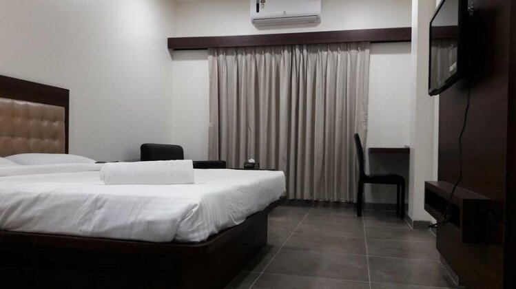 OYO 7057 Global Inn - Photo5