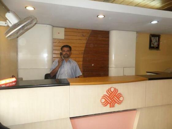 OYO 8600 Hotel Deepali Executive - Photo2