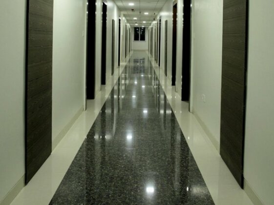 Raviraj Hotel - Photo2