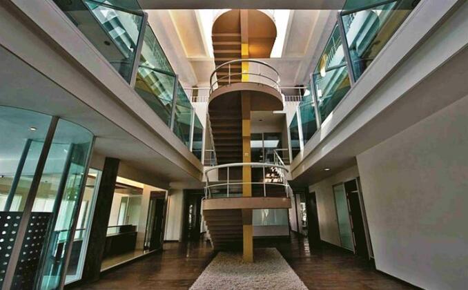 I-Square Hotel - Photo4