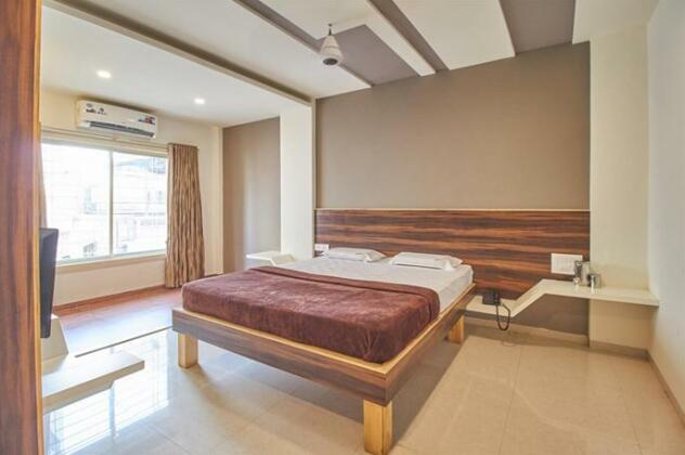 Hotel Anugraha Deluxe - Photo2