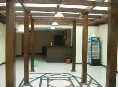 Airport Summit Hotel And Spa - Photo2