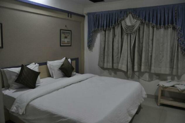 Hotel Dwarka Residency - Photo4