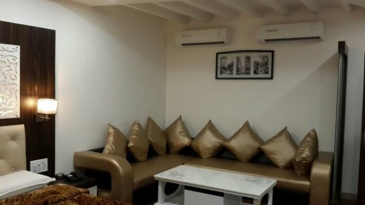 Hotel Gulmohar Inn - Photo2