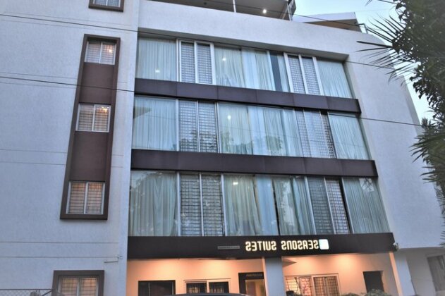4 Seasons Suites - Photo2