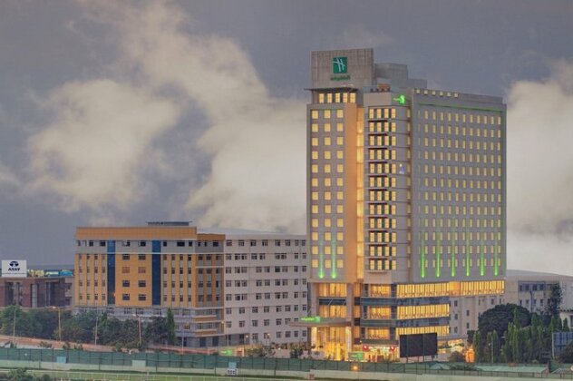 Holiday Inn Express & Suites Bengaluru Racecourse - Photo2
