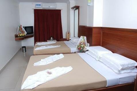 Hotel Brundham Comforts - Photo3