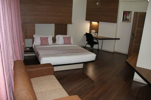 Hotel Grand Bee - Photo2