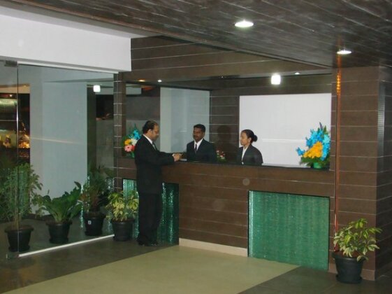 Hotel Grand Bee - Photo4