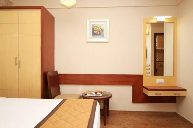 Hotel Kanthi Comforts - Photo4