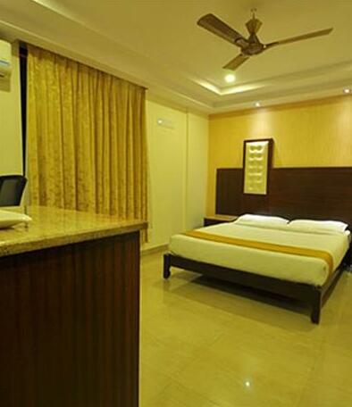 Hotel Premier Comforts - Photo2