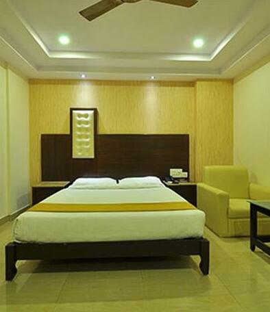 Hotel Premier Comforts - Photo3