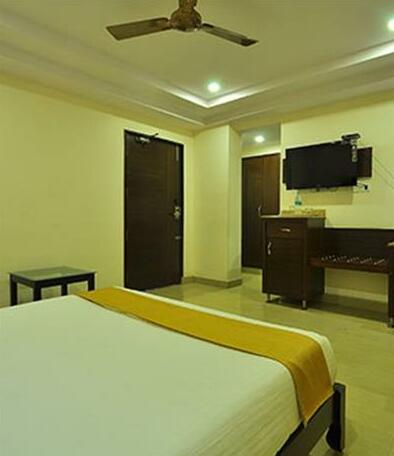 Hotel Premier Comforts - Photo4