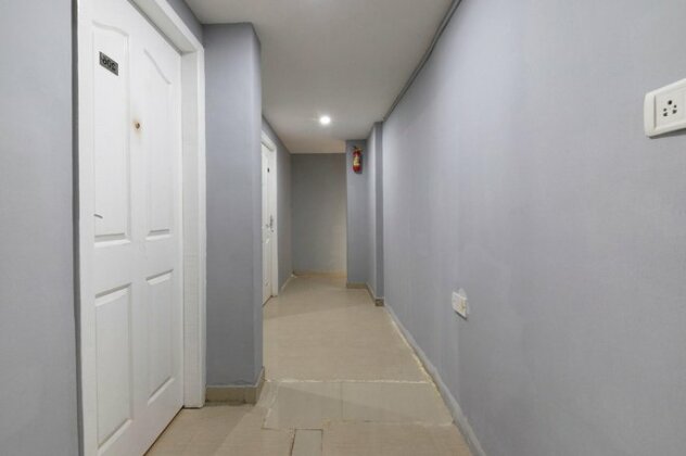 OYO 49228 Gold Inn Grey - Photo3