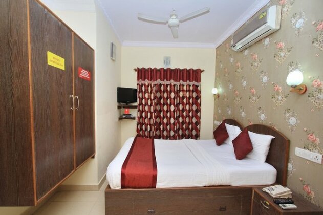 OYO 7728 Hotel Nayaab Comforts - Photo5
