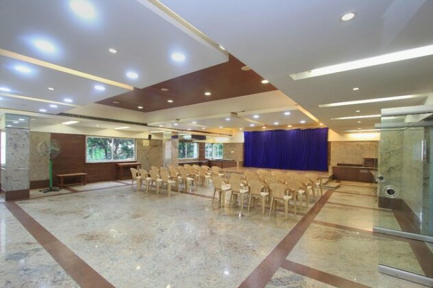OYO 9151 Hotel Sri Sai Comforts - Photo2