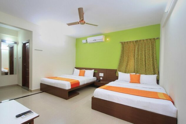 OYO 9151 Hotel Sri Sai Comforts - Photo3