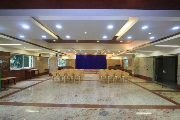 OYO 9151 Hotel Sri Sai Comforts - Photo5
