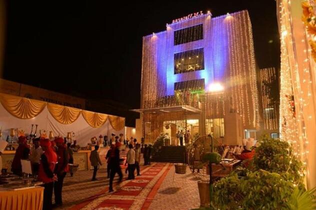 Hotel J M Vistaraa