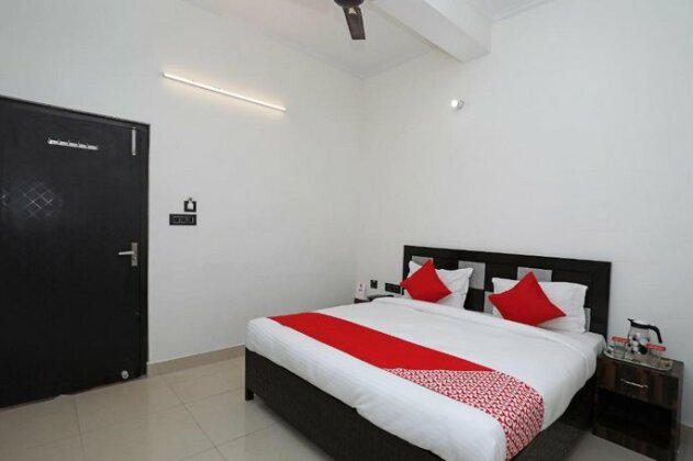 OYO 10535 Hotel Alpine - Photo2