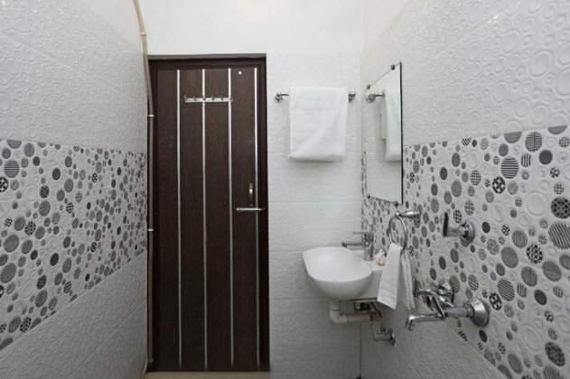 OYO 10535 Hotel Alpine - Photo4