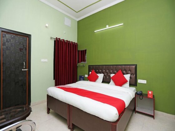 OYO 10827 Hotel Dev Bhoomi - Photo2