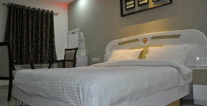 Hotel Madhav Paradise - Photo4