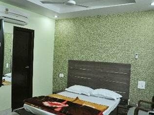 Hotel Party Inn - Photo2