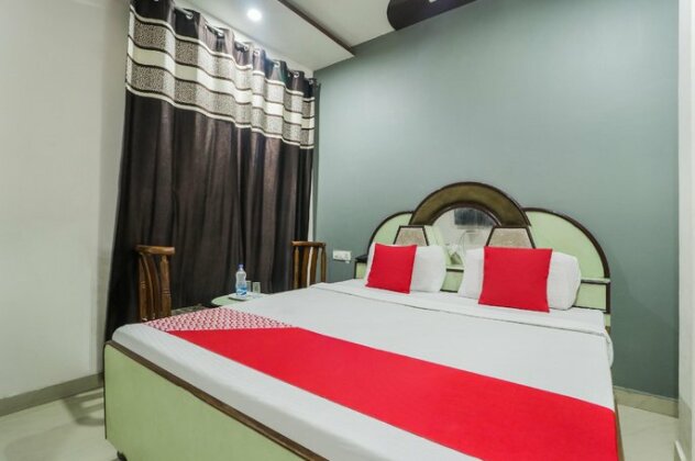 OYO 28176 Hotel President - Photo2
