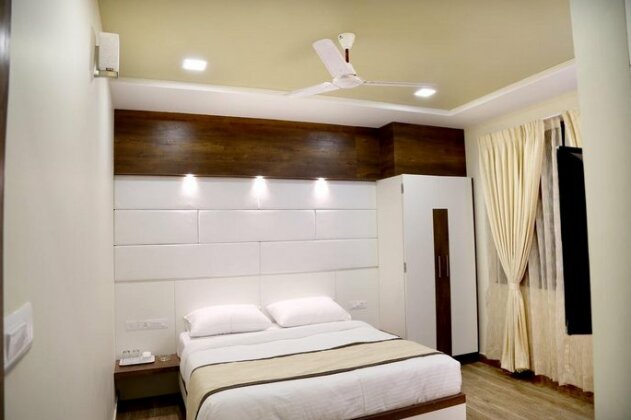 Hotel R K Renaissance - Photo4