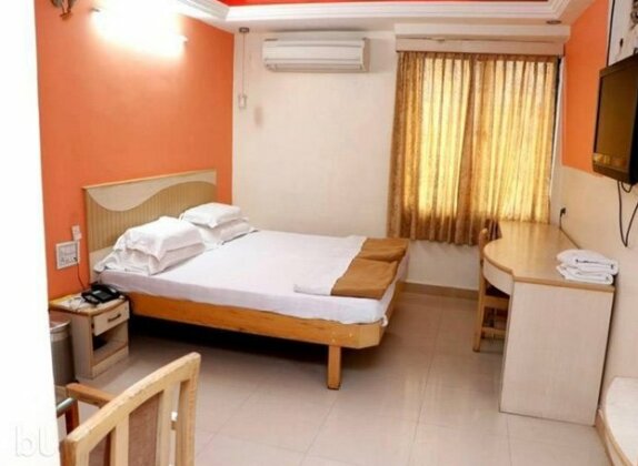 IROOMZ Ashoka Comforts - Photo2
