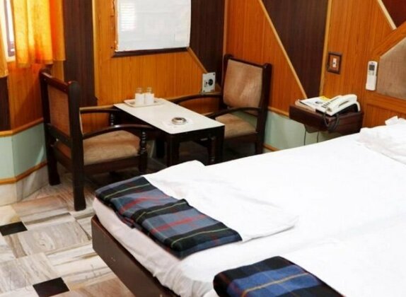 IROOMZ Ashoka Comforts - Photo5