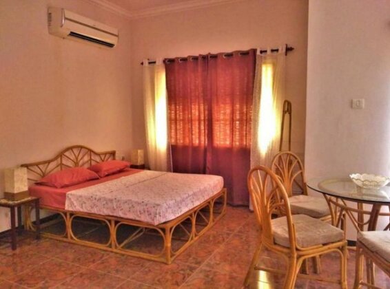 Enchanting Abode Private entrance to the Beach - Photo2