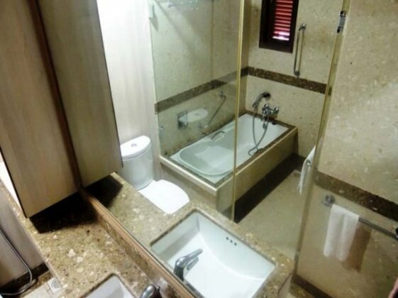 Golden Sands Apartments - Photo4
