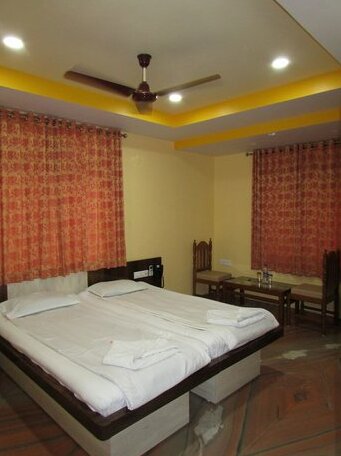 Meera Motels & Residency - Photo2