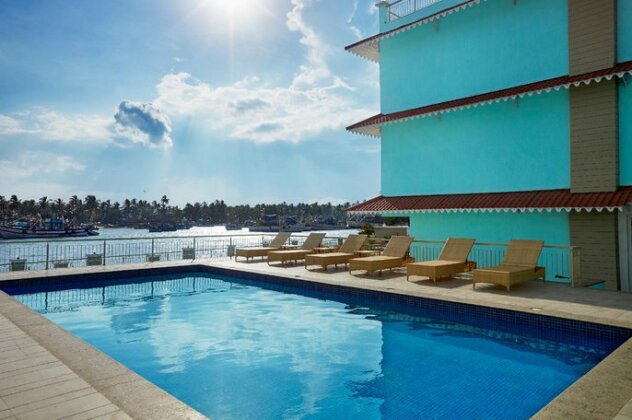 Indy Waterfront Resort - Photo3