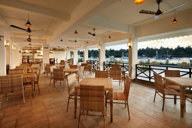 Indy Waterfront Resort - Photo4