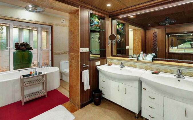 Mayfair Hideaway Spa Resort - Photo4