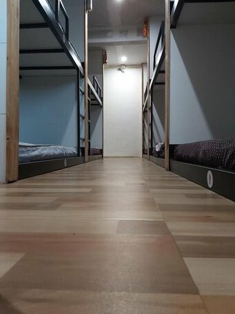 Arya Dormitory Hotel - Photo2
