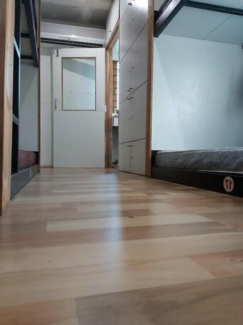 Arya Dormitory Hotel - Photo3