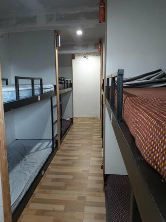 Arya Dormitory Hotel - Photo5