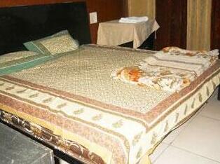 Hotel J P Classic