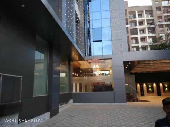 The Crown Business Hotel - Photo2