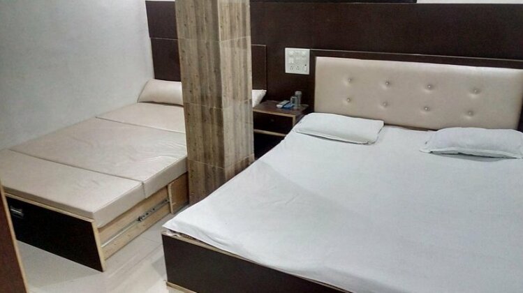 Hotel Neelam Lodge - Photo2
