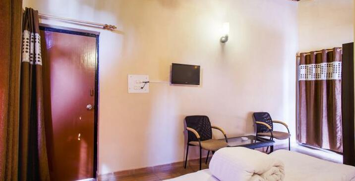 Hotel Maya Regency Bhimtal - Photo3