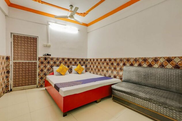 SPOT ON 67776 Hotel Krishna - Photo2