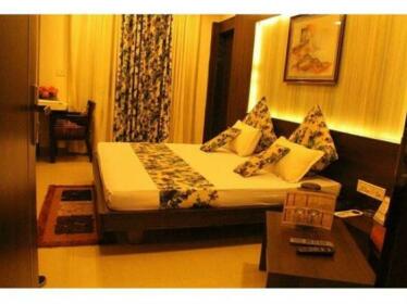 Vista Rooms at Sangam Talkies Road